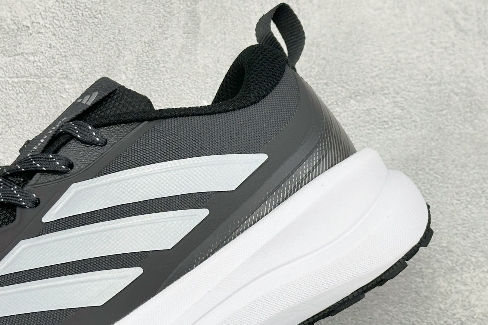 Adidas RUNFALCON 6系列 轻量防滑耐磨跑鞋 #采用全身高频热熔牛津面料鞋面材质 #全掌Adiwear高耐