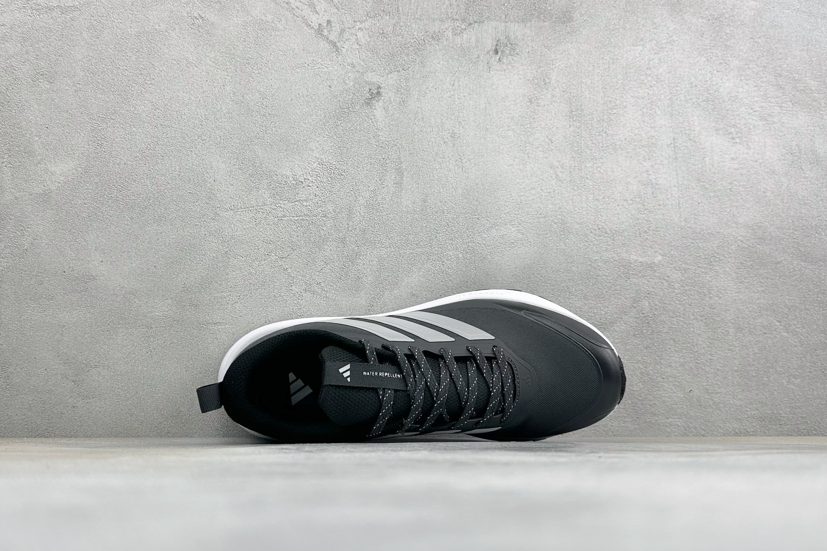 Adidas RUNFALCON 6系列 轻量防滑耐磨跑鞋 #采用全身高频热熔牛津面料鞋面材质 #全掌Adiwear高耐