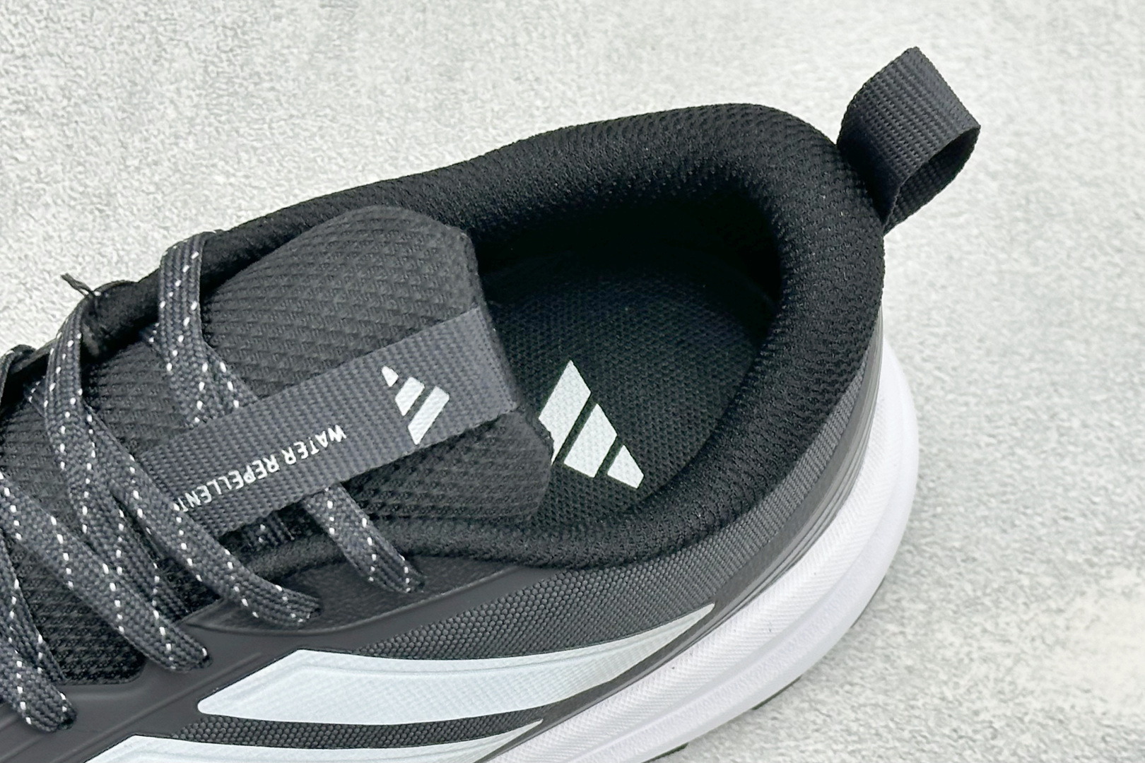 Adidas RUNFALCON 6系列 轻量防滑耐磨跑鞋 #采用全身高频热熔牛津面料鞋面材质 #全掌Adiwear高耐