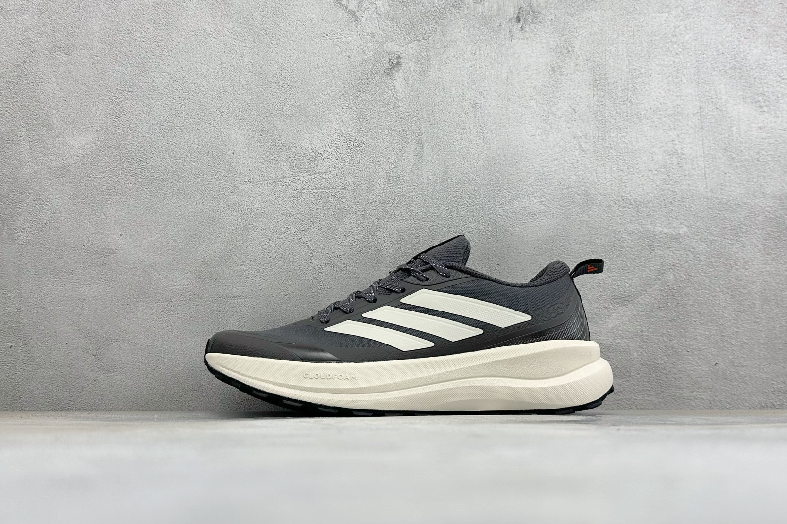 Adidas RUNFALCON 6系列 轻量防滑耐磨跑鞋 #采用全身高频热熔牛津面料鞋面材质 #全掌Adiwear高耐