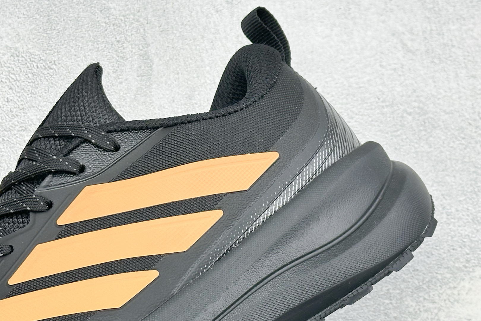 Adidas RUNFALCON 6系列 轻量防滑耐磨跑鞋 #采用全身高频热熔牛津面料鞋面材质 #全掌Adiwear高耐 Adidas RUNFALCON 6系列 轻量防滑耐磨跑鞋 #采用全身高频热熔牛津面料鞋面材质 #全掌Adiwear高耐