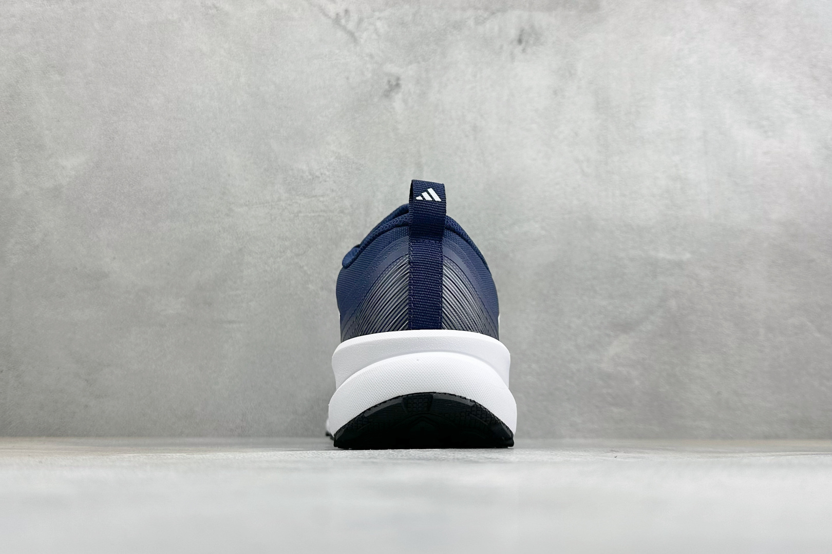 Adidas RUNFALCON 6系列 轻量防滑耐磨跑鞋 #采用全身高频热熔牛津面料鞋面材质 #全掌Adiwear高耐