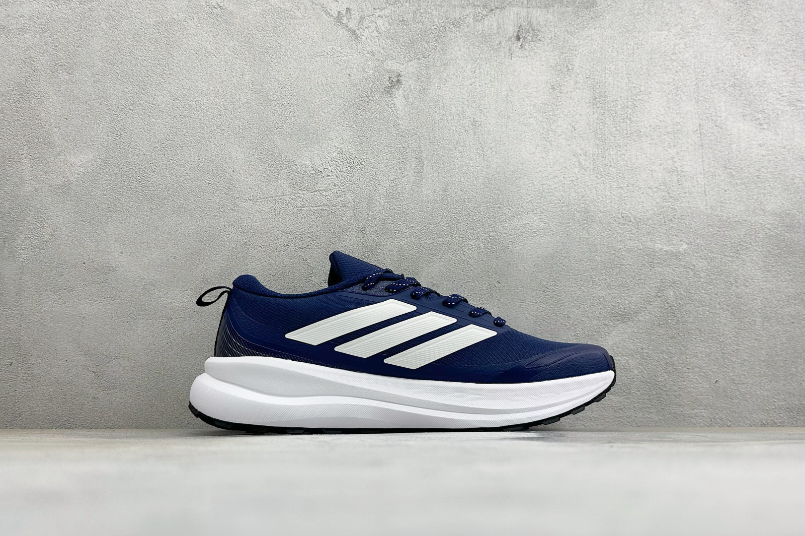 Adidas RUNFALCON 6系列 轻量防滑耐磨跑鞋 #采用全身高频热熔牛津面料鞋面材质 #全掌Adiwear高耐