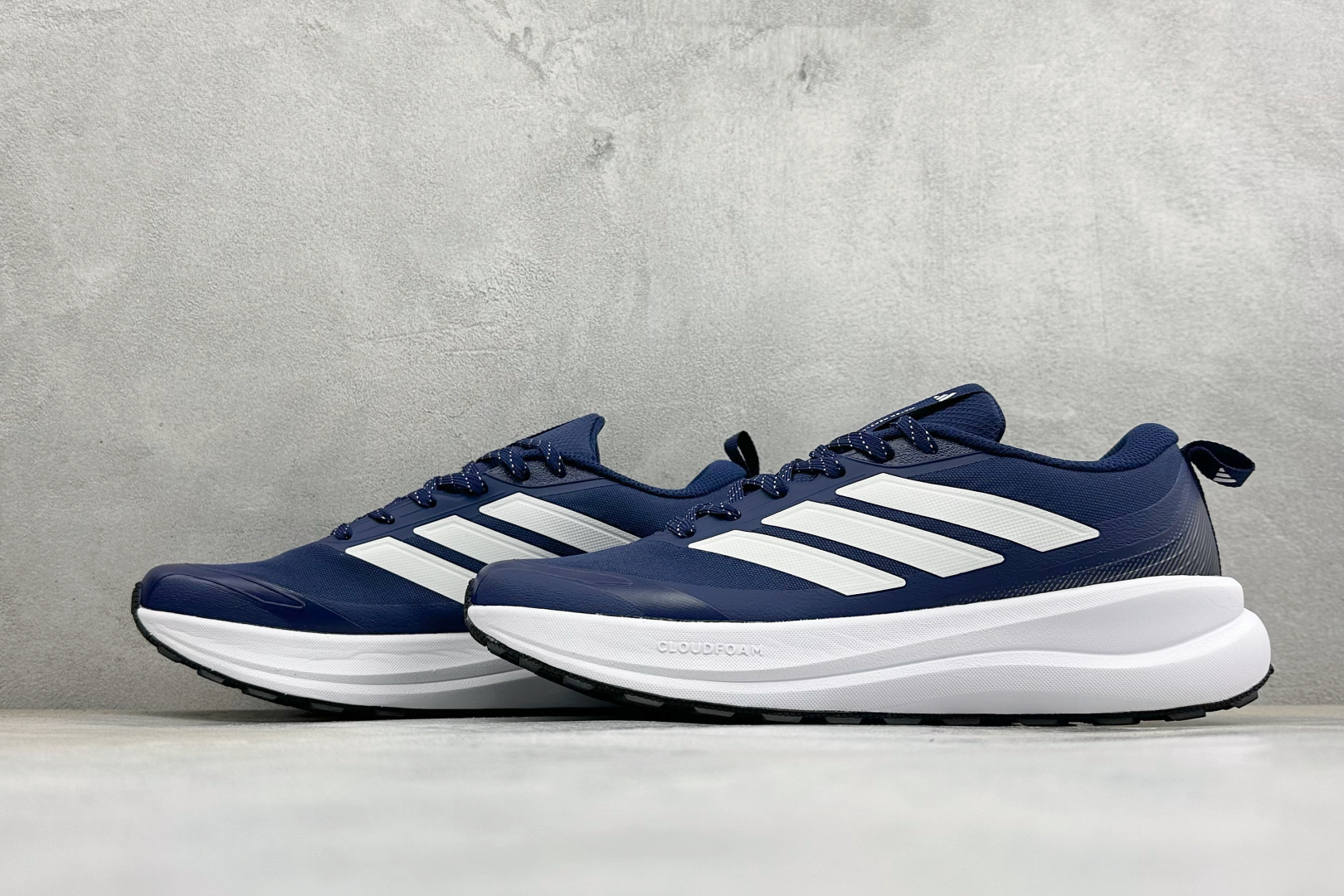 Adidas RUNFALCON 6系列 轻量防滑耐磨跑鞋 #采用全身高频热熔牛津面料鞋面材质 #全掌Adiwear高耐