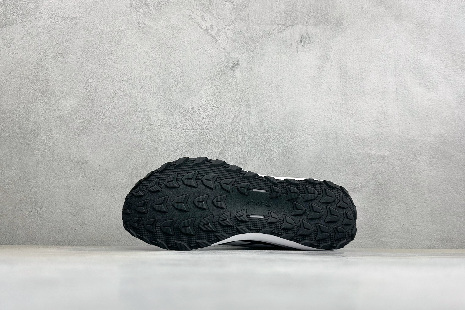 Adidas RUNFALCON 6系列 轻量防滑耐磨跑鞋 #采用全身高频热熔牛津面料鞋面材质 #全掌Adiwear高耐