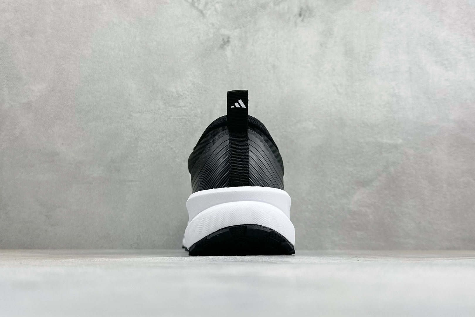 Adidas RUNFALCON 6系列 轻量防滑耐磨跑鞋 #采用全身高频热熔牛津面料鞋面材质 #全掌Adiwear高耐