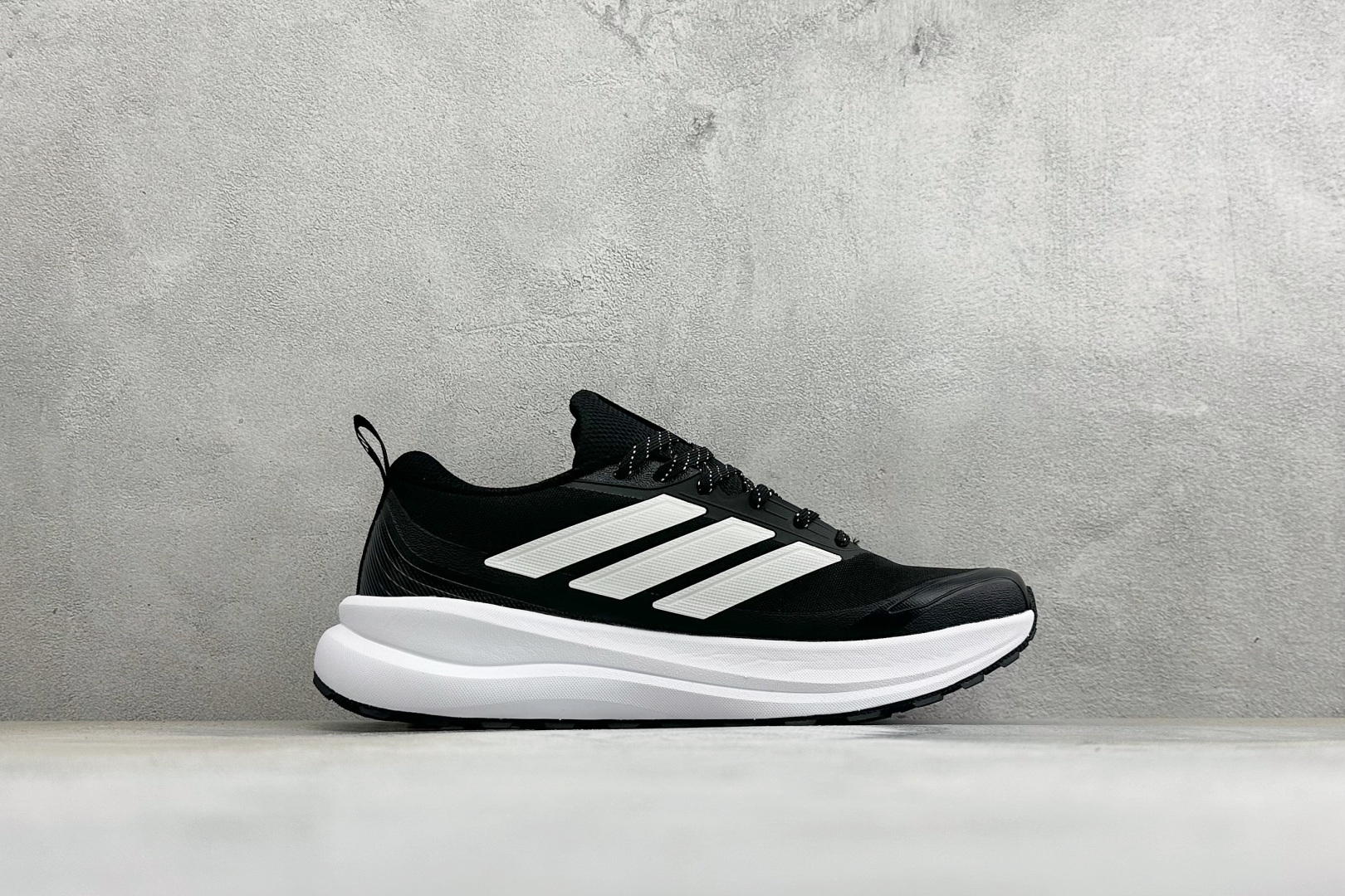 Adidas RUNFALCON 6系列 轻量防滑耐磨跑鞋 #采用全身高频热熔牛津面料鞋面材质 #全掌Adiwear高耐