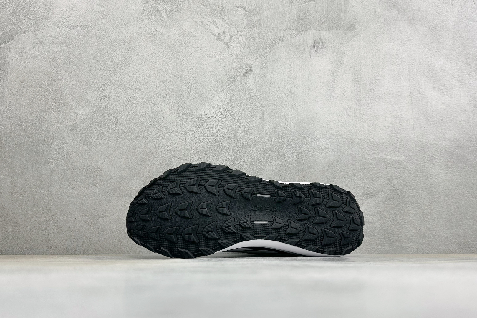 Adidas RUNFALCON 6系列 轻量防滑耐磨跑鞋 #采用全身高频热熔牛津面料鞋面材质 #全掌Adiwear高耐