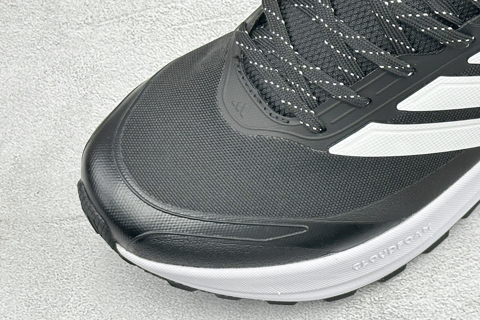 Adidas RUNFALCON 6系列 轻量防滑耐磨跑鞋 #采用全身高频热熔牛津面料鞋面材质 #全掌Adiwear高耐