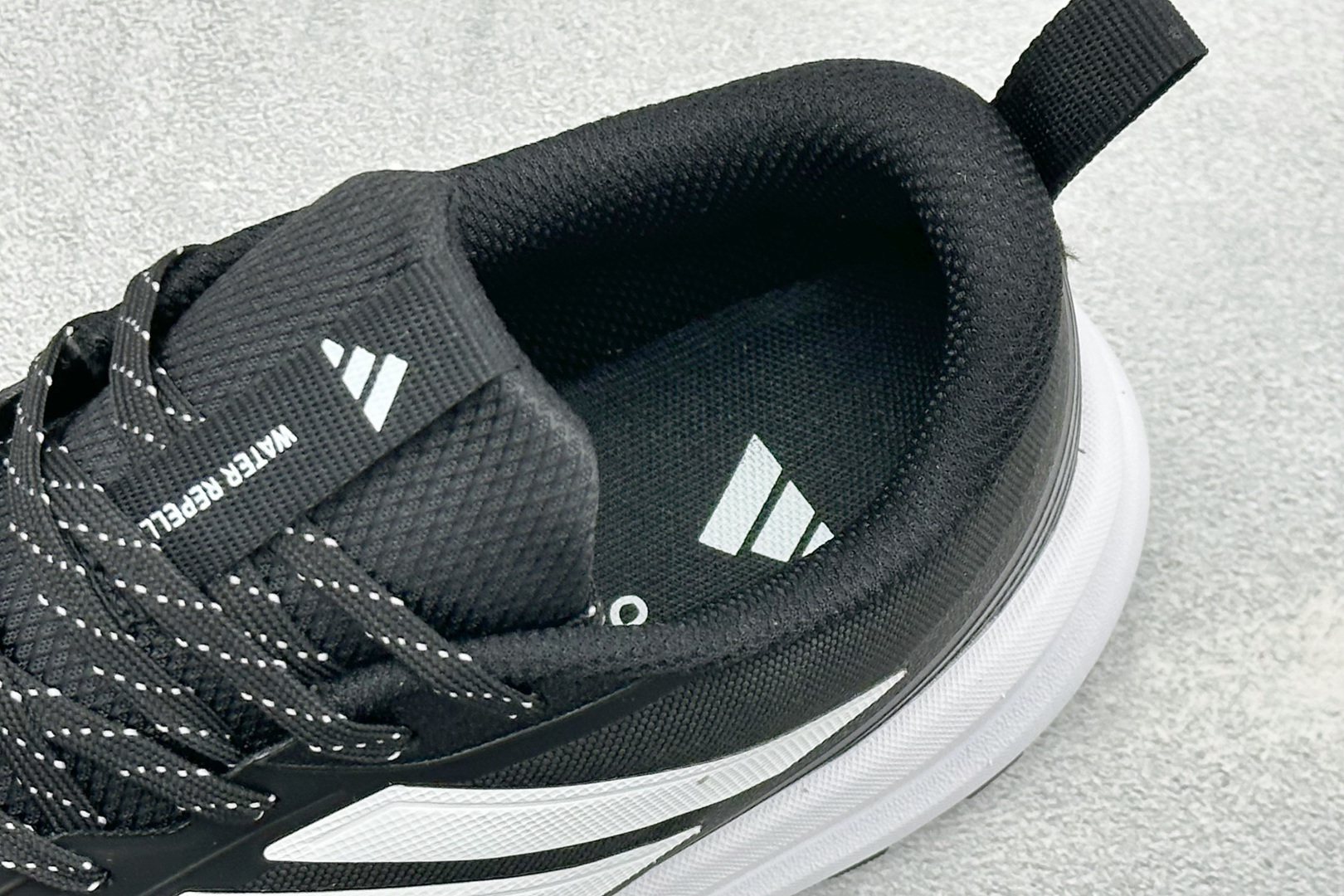 Adidas RUNFALCON 6系列 轻量防滑耐磨跑鞋 #采用全身高频热熔牛津面料鞋面材质 #全掌Adiwear高耐