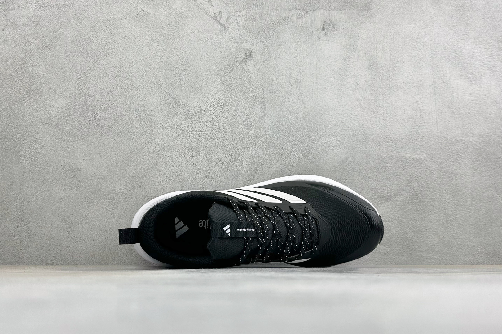 Adidas RUNFALCON 6系列 轻量防滑耐磨跑鞋 #采用全身高频热熔牛津面料鞋面材质 #全掌Adiwear高耐