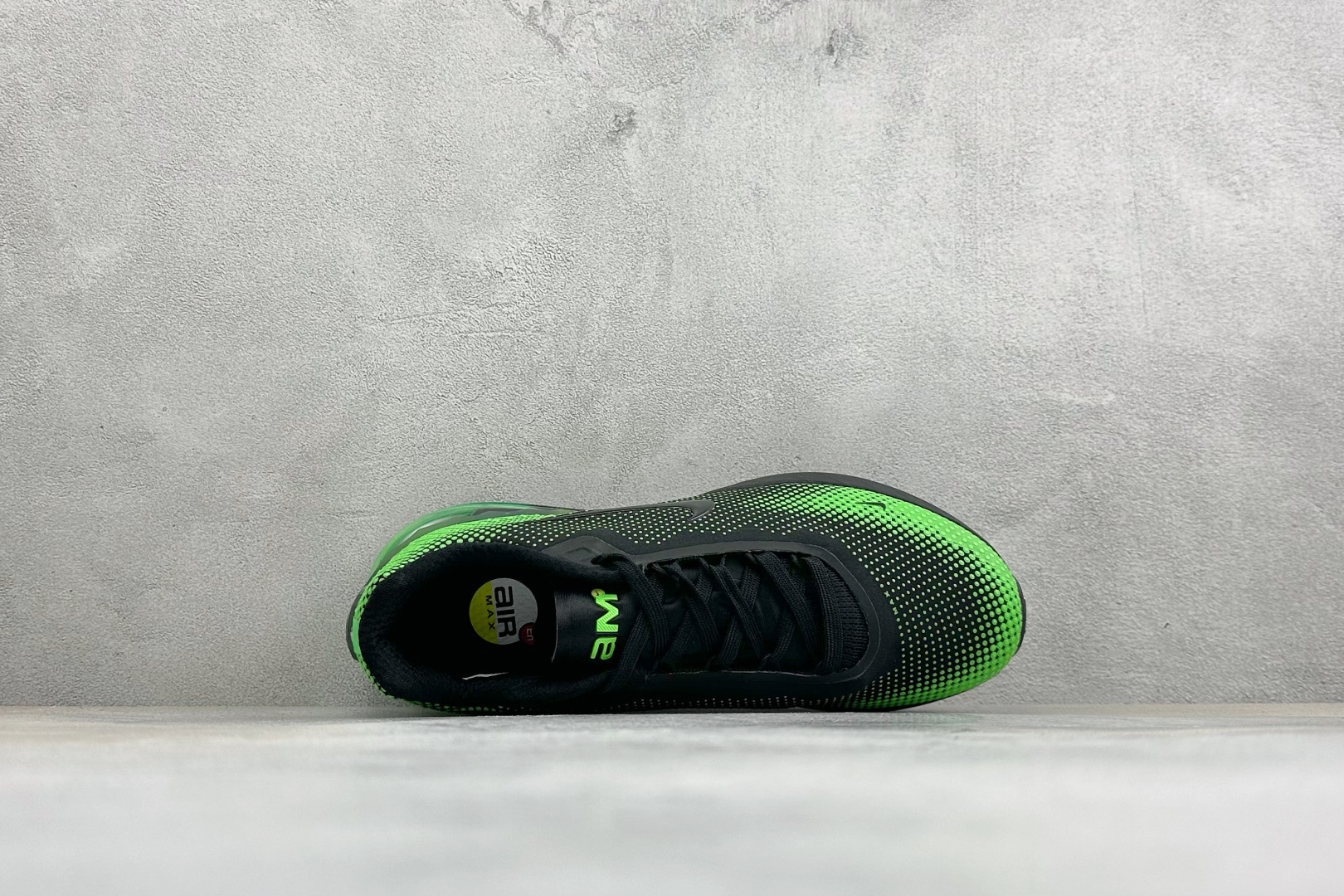 福利特价 Nike Air Max Phoenix 复古子弹气垫运动跑步鞋 货号：FZ5307-300 尺码：36-46