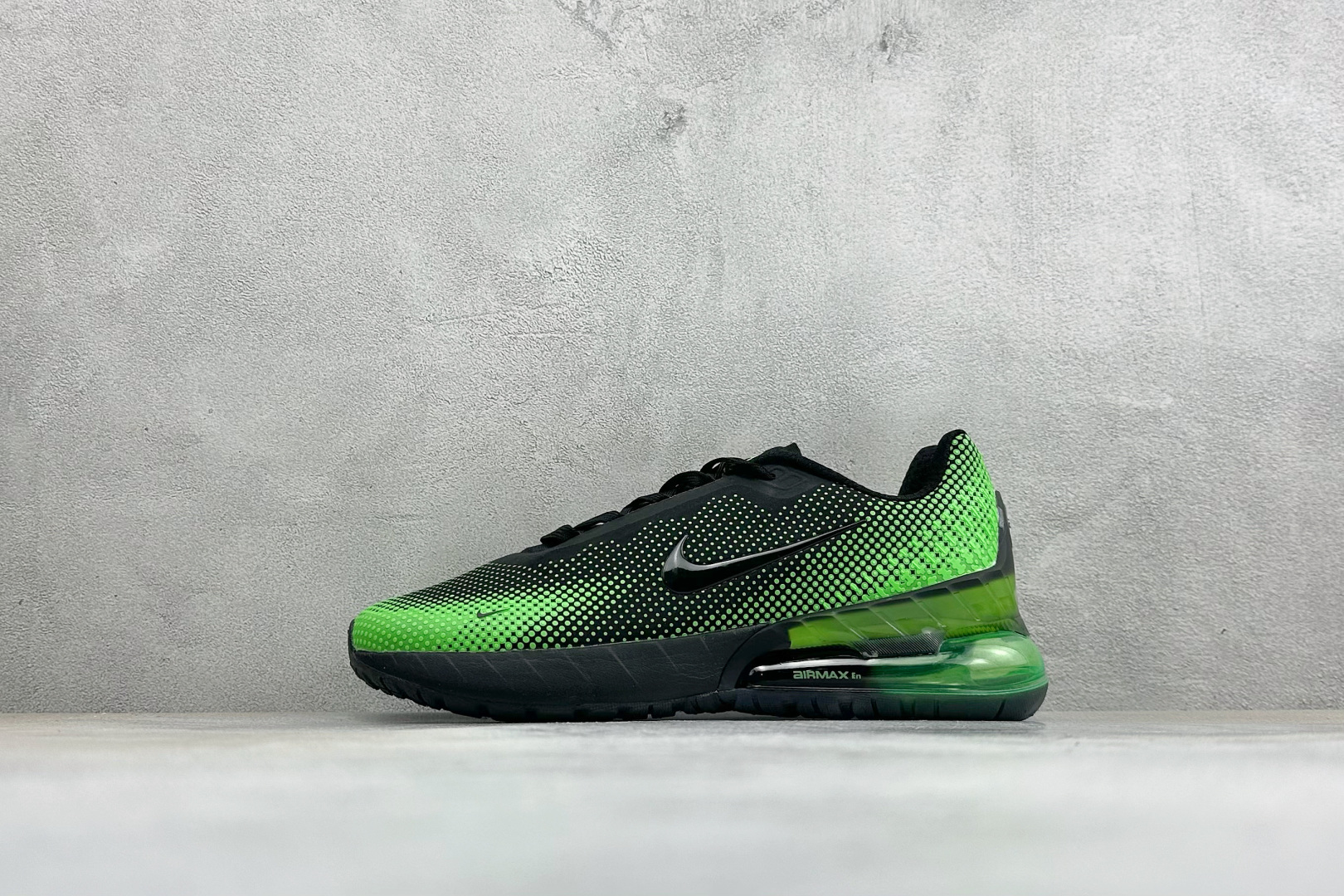 福利特价 Nike Air Max Phoenix 复古子弹气垫运动跑步鞋 货号：FZ5307-300 尺码：36-46