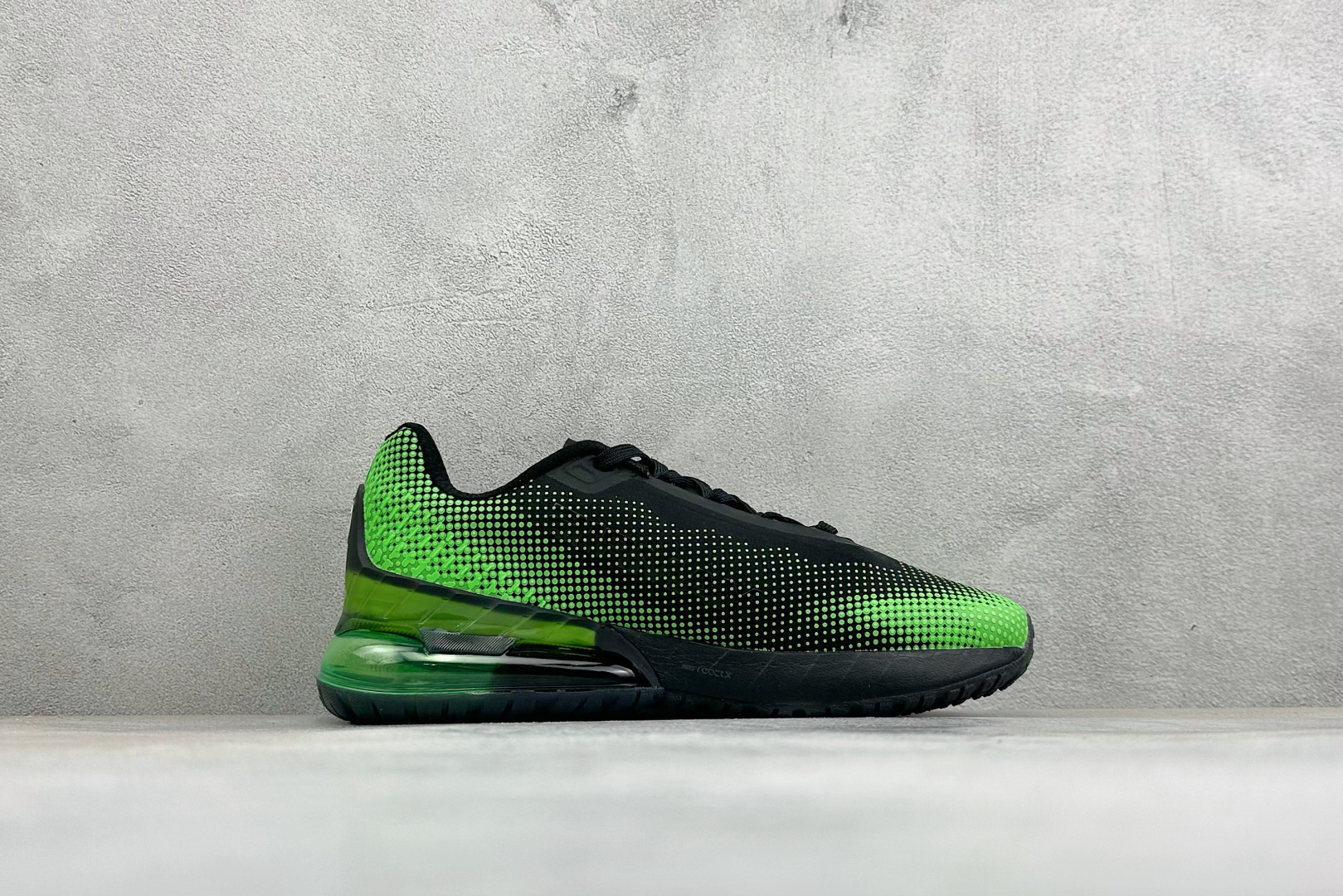 福利特价 Nike Air Max Phoenix 复古子弹气垫运动跑步鞋 货号：FZ5307-300 尺码：36-46