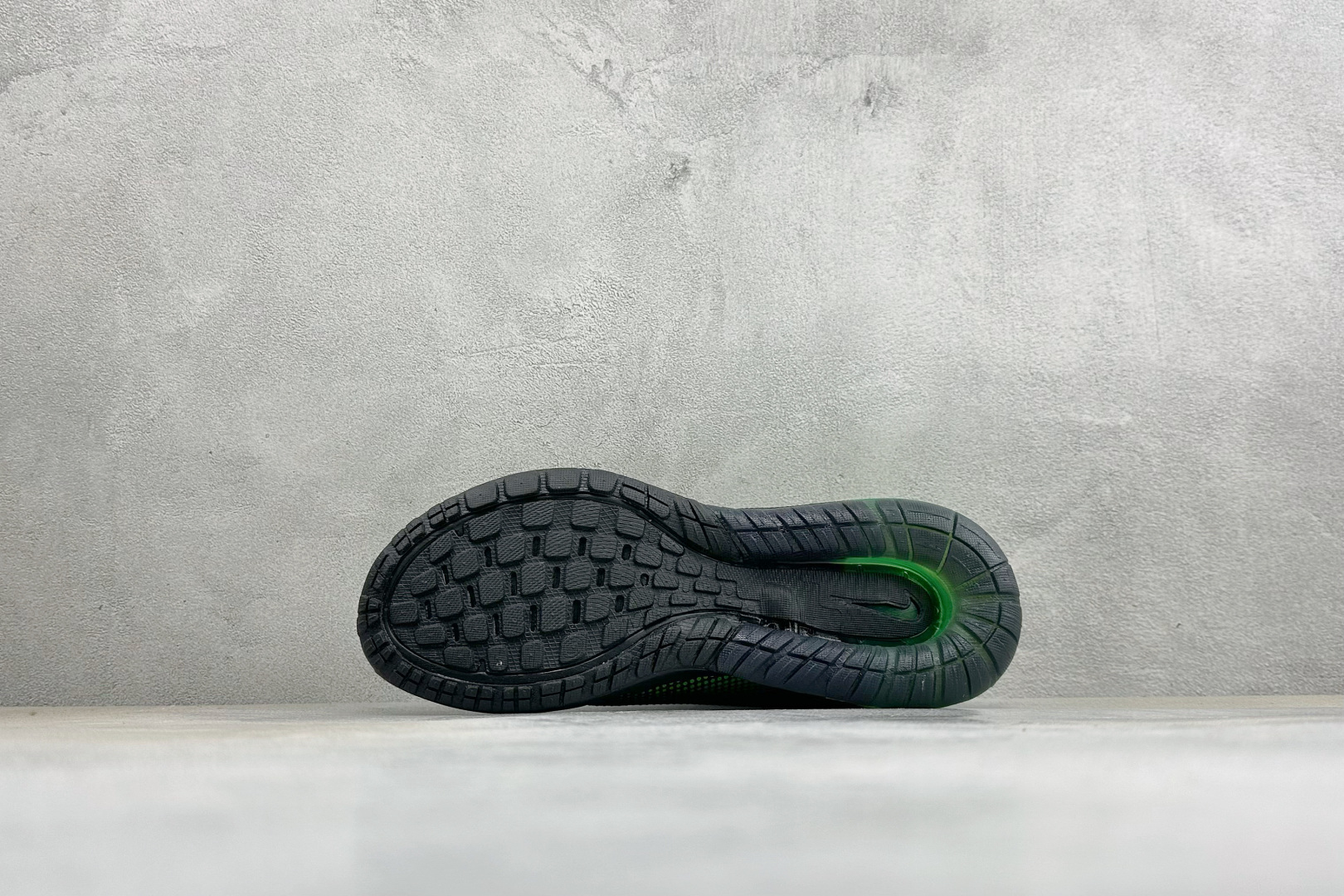 福利特价 Nike Air Max Phoenix 复古子弹气垫运动跑步鞋 货号：FZ5307-300 尺码：36-46