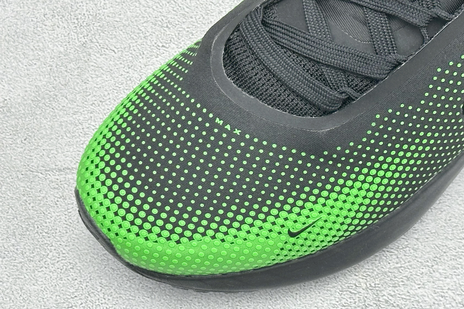 福利特价 Nike Air Max Phoenix 复古子弹气垫运动跑步鞋 货号：FZ5307-300 尺码：36-46