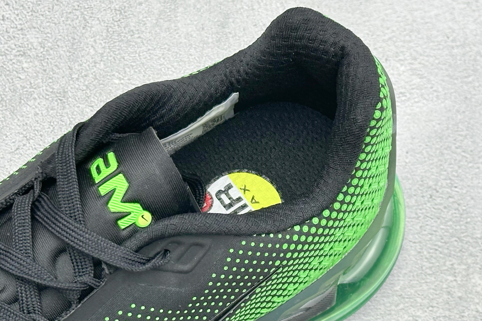 福利特价 Nike Air Max Phoenix 复古子弹气垫运动跑步鞋 货号：FZ5307-300 尺码：36-46