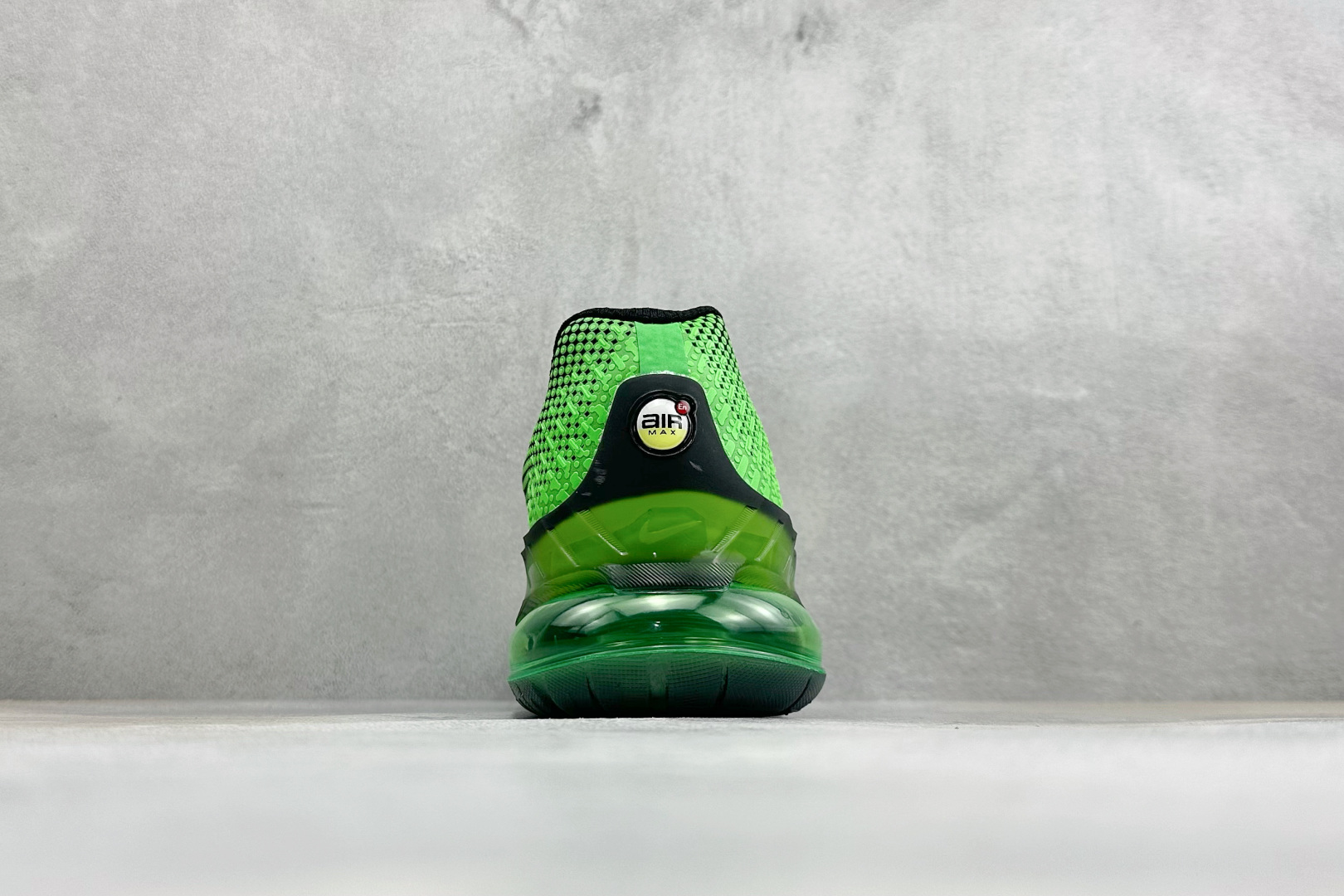福利特价 Nike Air Max Phoenix 复古子弹气垫运动跑步鞋 货号：FZ5307-300 尺码：36-46