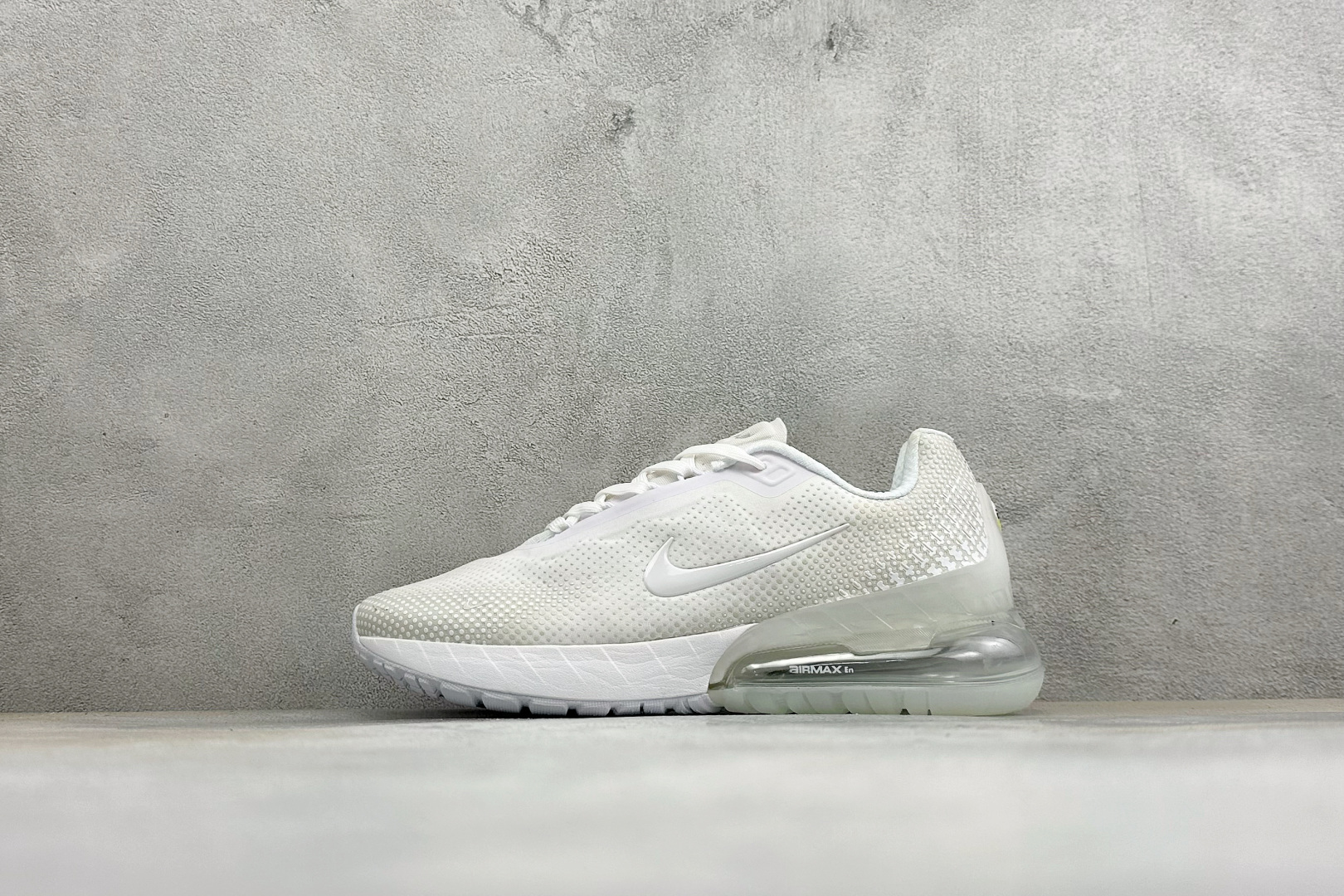 福利特价 Nike Air Max Phoenix 复古子弹气垫运动跑步鞋 货号：FZ5307-102 尺码：39-46