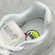 福利特价 Nike Air Max Phoenix 复古子弹气垫运动跑步鞋 货号:FZ5307-102 尺码:39-46 福利特价 Nike Air Max Phoenix 复古子弹气垫运动跑步鞋 货号:FZ5307-102 尺码:39-46