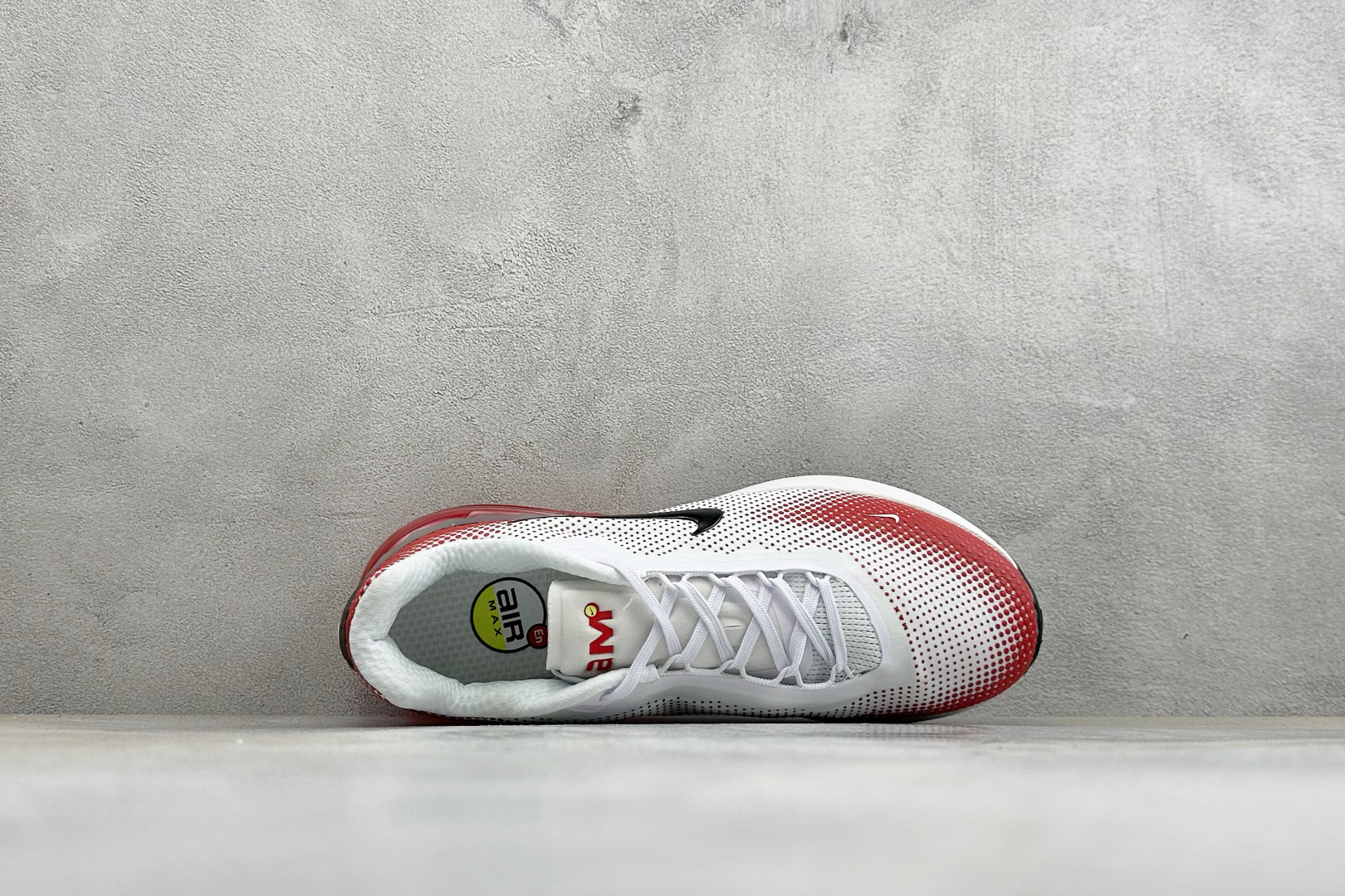 福利特价 Nike Air Max Phoenix 复古子弹气垫运动跑步鞋 货号：FZ5307-104 尺码：39-46