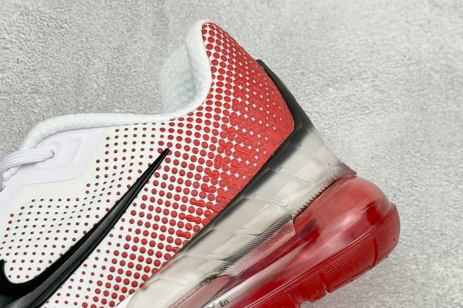 福利特价 Nike Air Max Phoenix 复古子弹气垫运动跑步鞋 货号：FZ5307-104 尺码：39-46