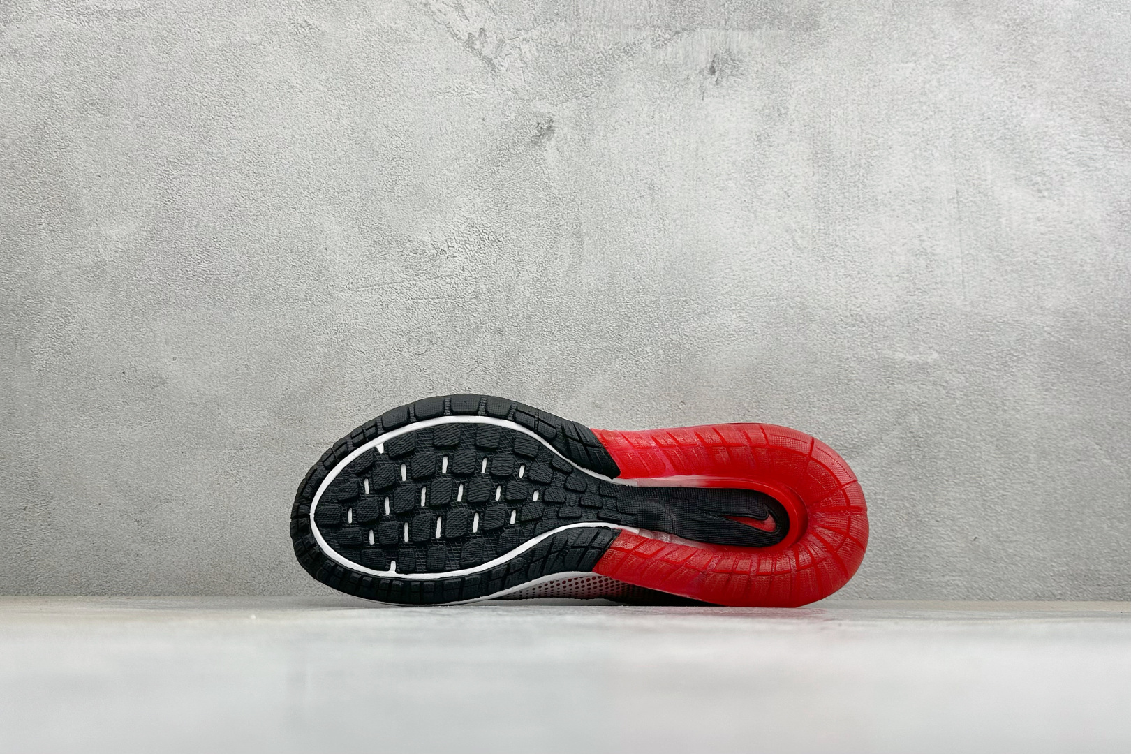 福利特价 Nike Air Max Phoenix 复古子弹气垫运动跑步鞋 货号：FZ5307-104 尺码：39-46