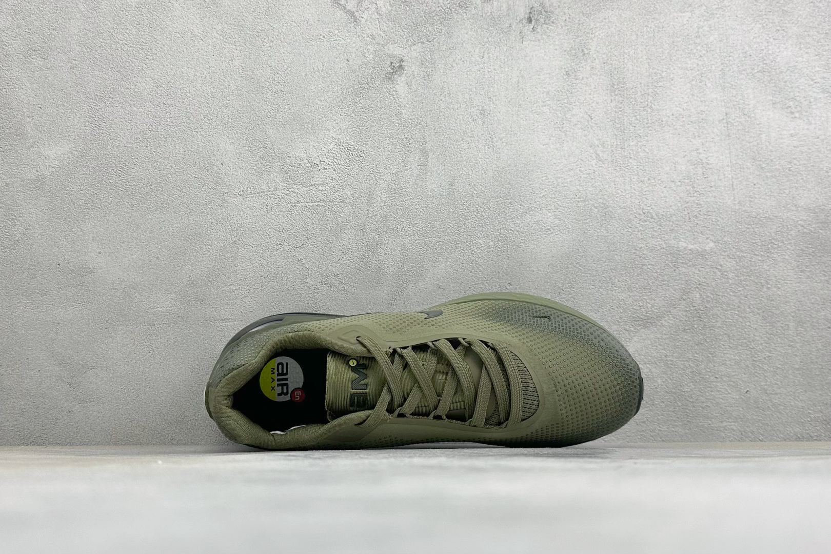 福利特价 Nike Air Max Phoenix 复古子弹气垫运动跑步鞋 货号：FZ5307-201 尺码：39-46