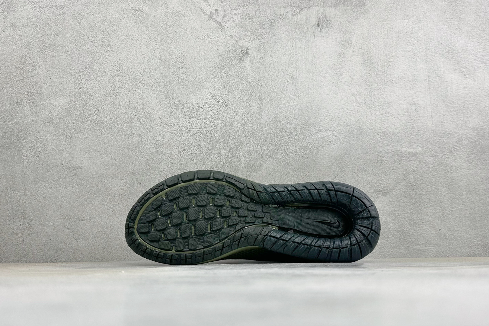 福利特价 Nike Air Max Phoenix 复古子弹气垫运动跑步鞋 货号：FZ5307-201 尺码：39-46
