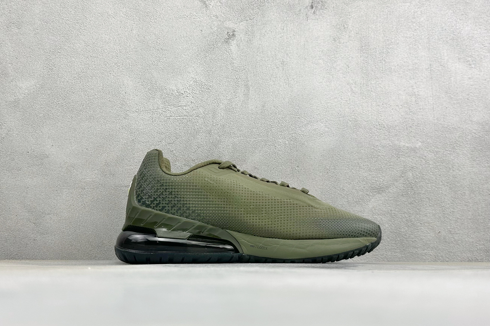 福利特价 Nike Air Max Phoenix 复古子弹气垫运动跑步鞋 货号：FZ5307-201 尺码：39-46