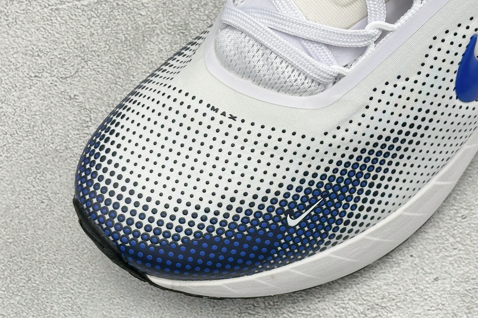 福利特价 Nike Air Max Phoenix 复古子弹气垫运动跑步鞋 货号：FZ5307-101 尺码：36-46