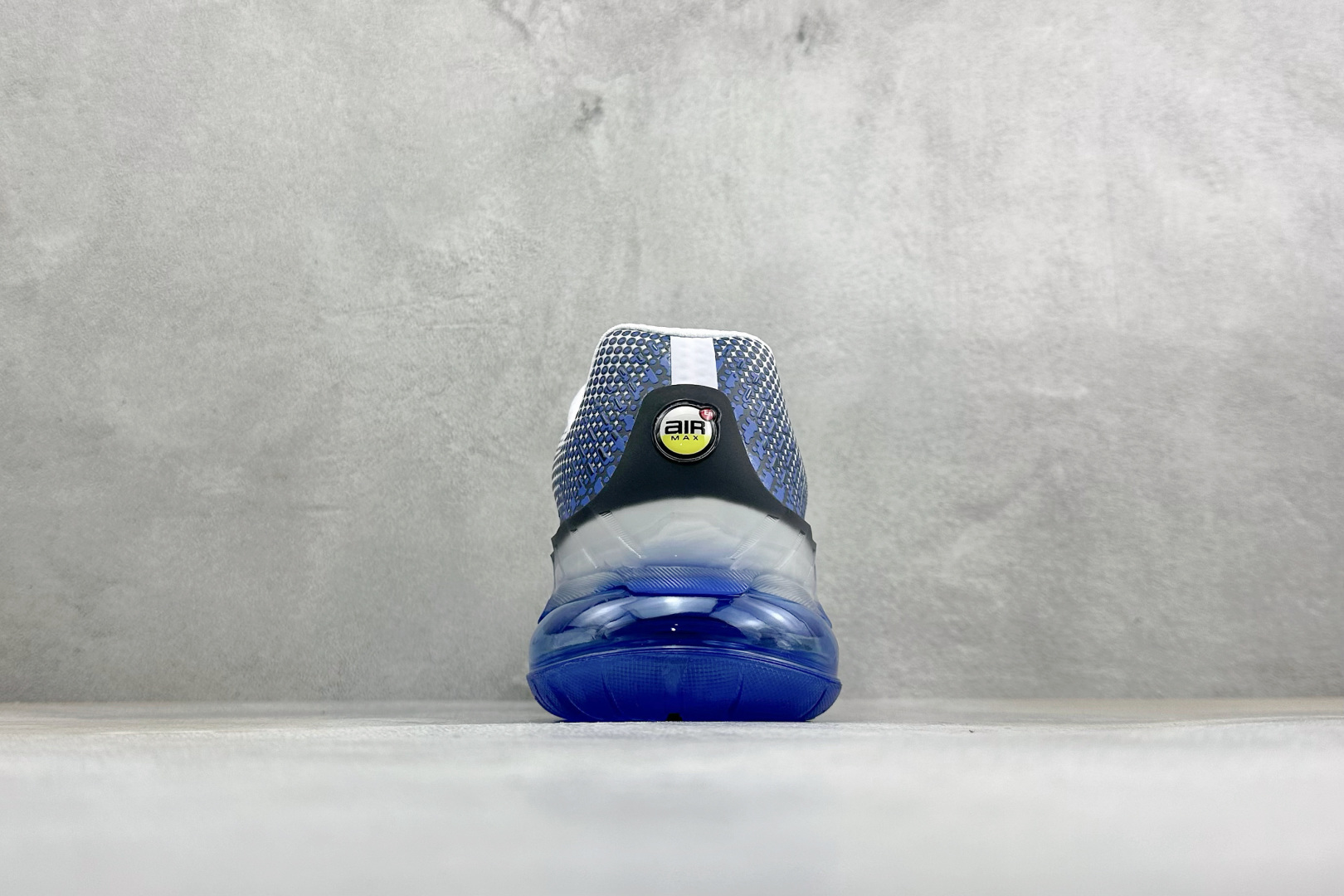 福利特价 Nike Air Max Phoenix 复古子弹气垫运动跑步鞋 货号：FZ5307-101 尺码：36-46