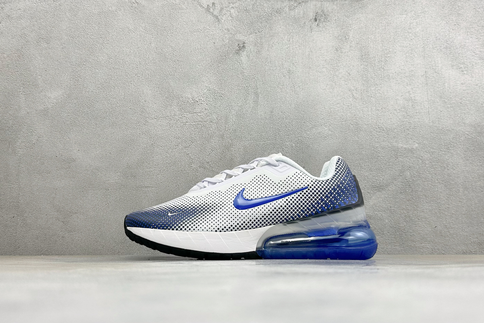 福利特价 Nike Air Max Phoenix 复古子弹气垫运动跑步鞋 货号：FZ5307-101 尺码：36-46