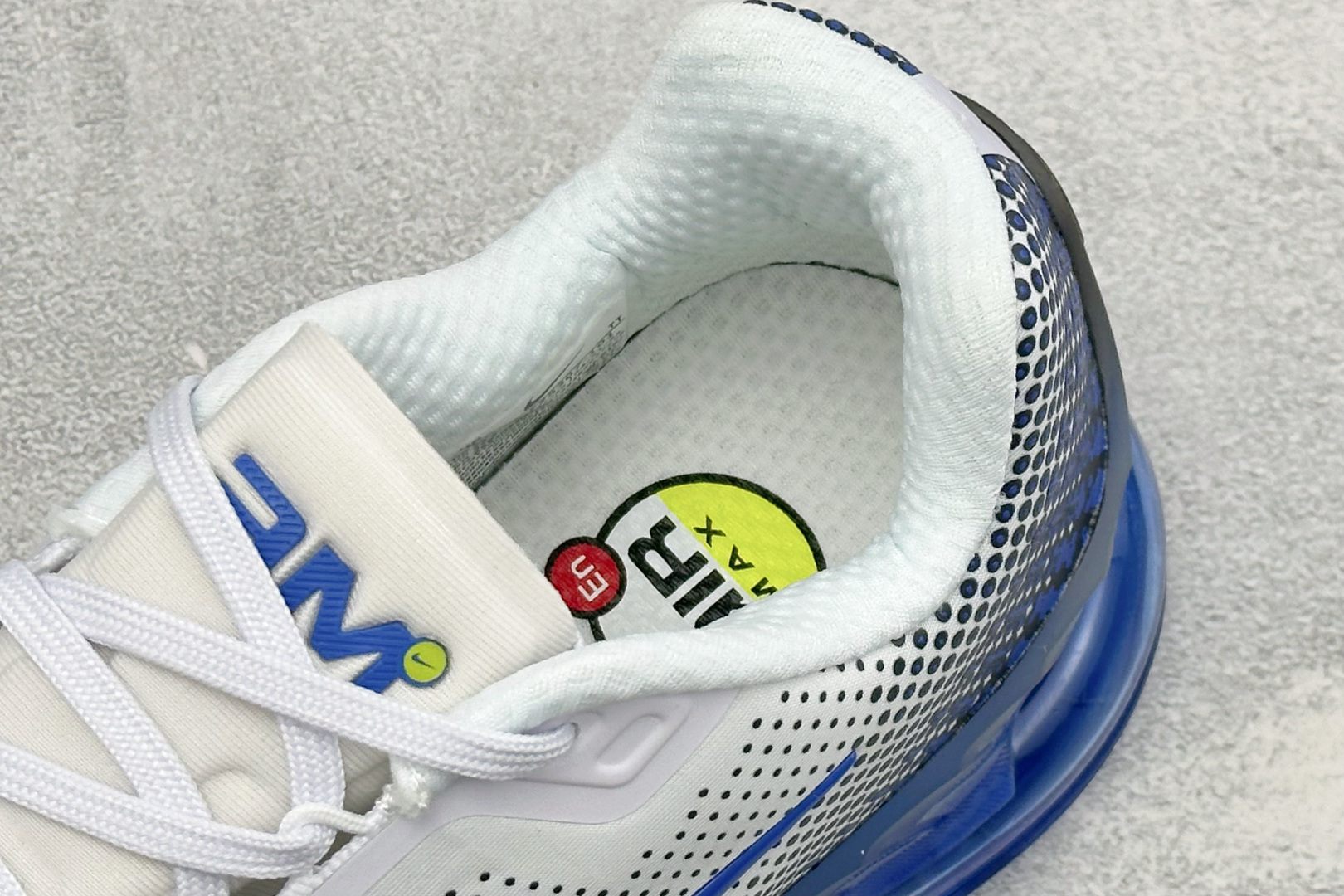 福利特价 Nike Air Max Phoenix 复古子弹气垫运动跑步鞋 货号：FZ5307-101 尺码：36-46