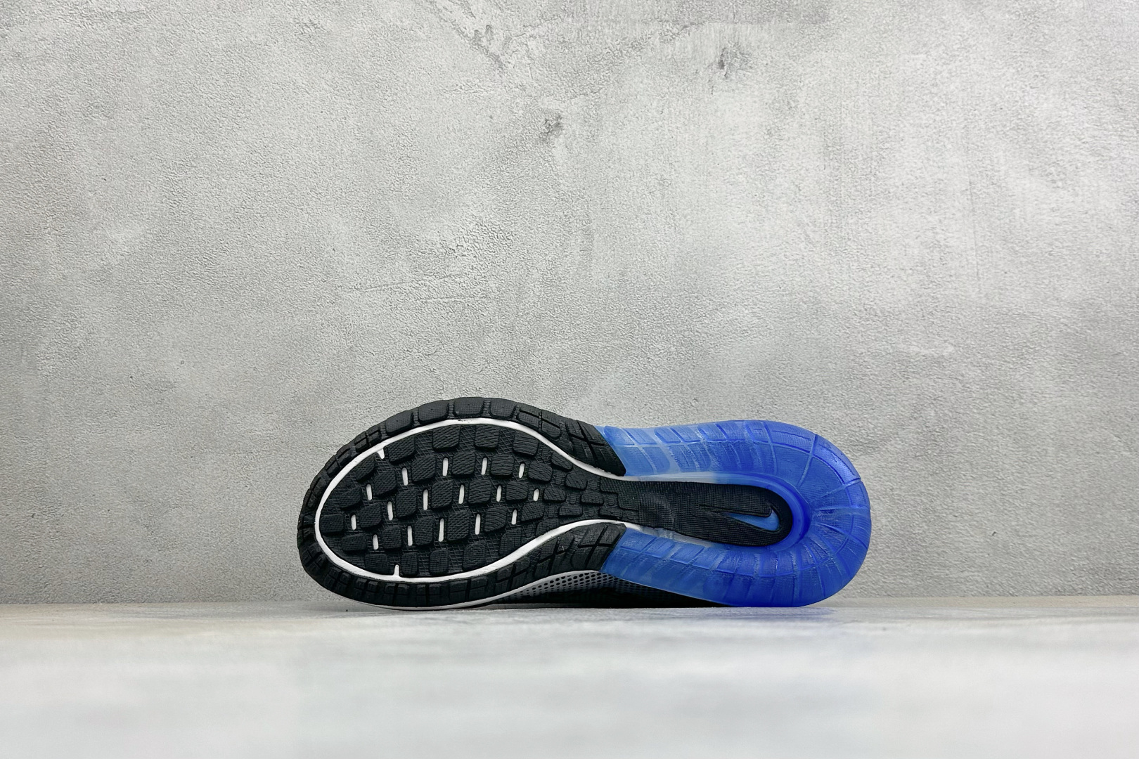 福利特价 Nike Air Max Phoenix 复古子弹气垫运动跑步鞋 货号：FZ5307-101 尺码：36-46