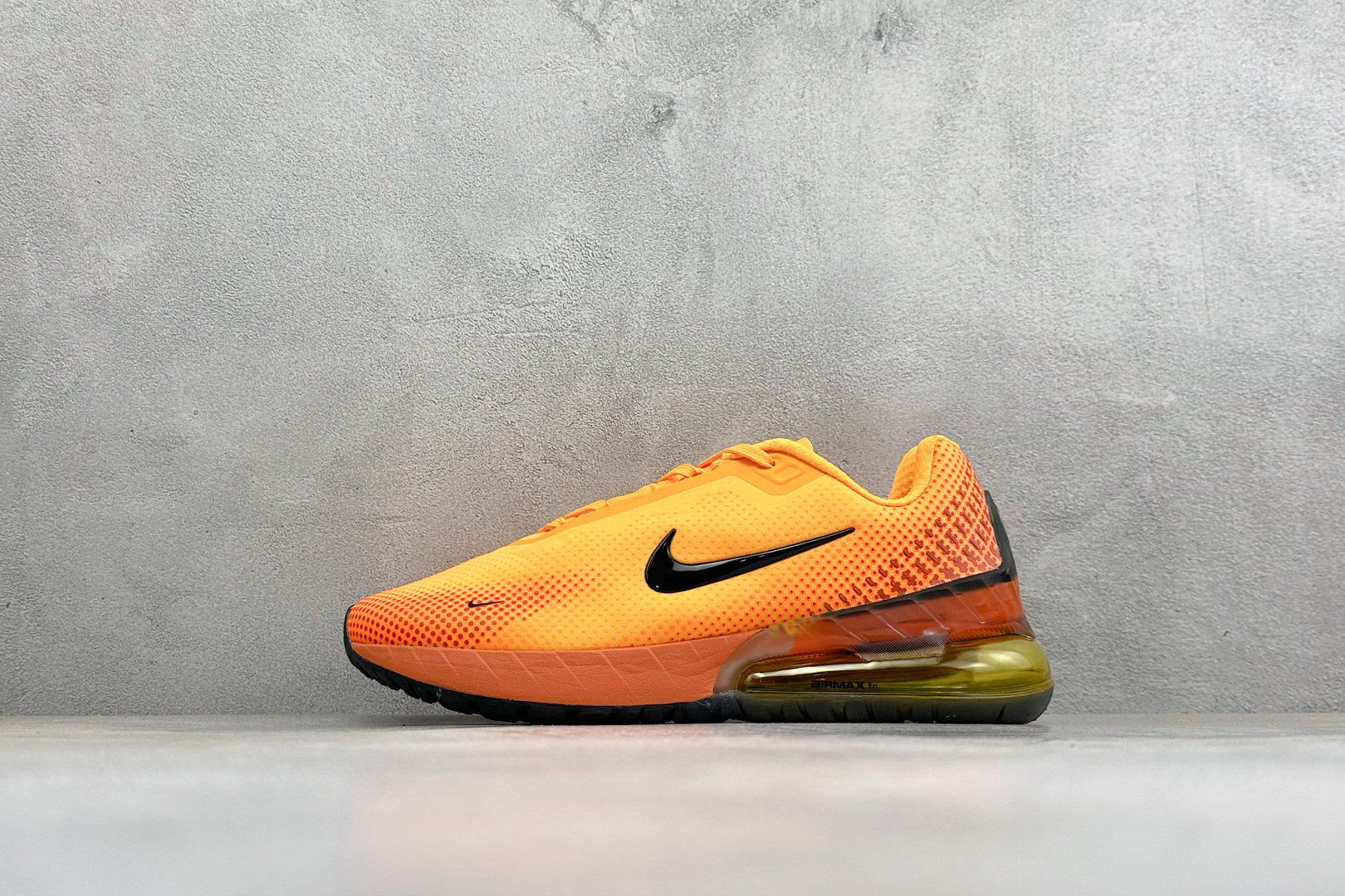 福利特价 Nike Air Max Phoenix 复古子弹气垫运动跑步鞋 货号：FZ5307-700 尺码：36-46
