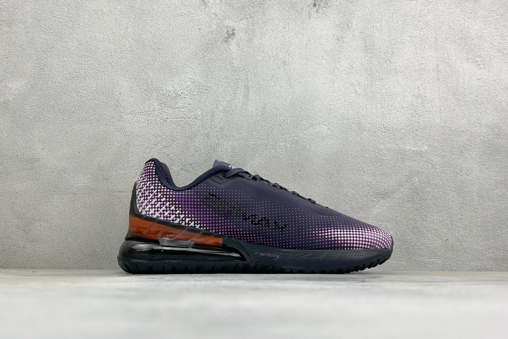 福利特价 Nike Air Max Phoenix 复古子弹气垫运动跑步鞋 货号：FZ5307-500 尺码：36-46