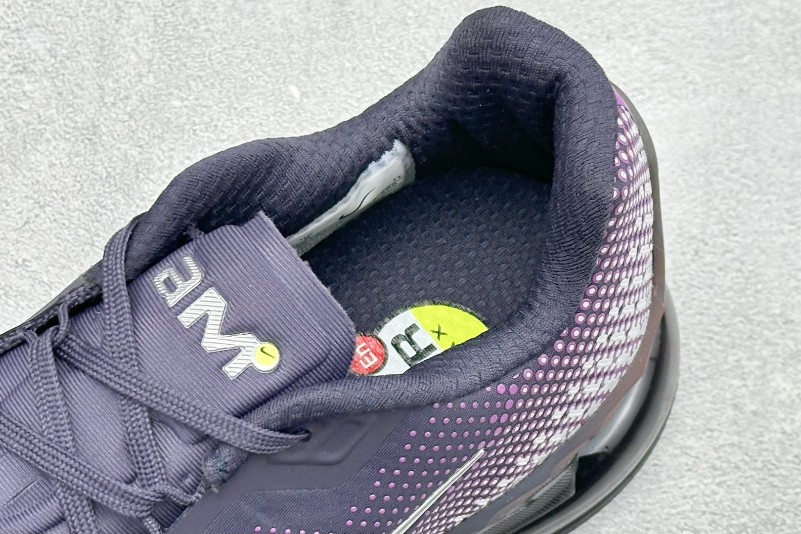 福利特价 Nike Air Max Phoenix 复古子弹气垫运动跑步鞋 货号：FZ5307-500 尺码：36-46