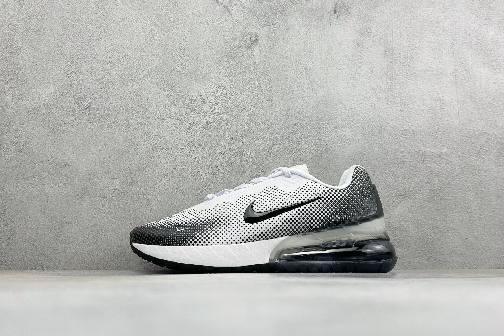福利特价 Nike Air Max Phoenix 复古子弹气垫运动跑步鞋 货号：FZ5307-103 尺码：36-46