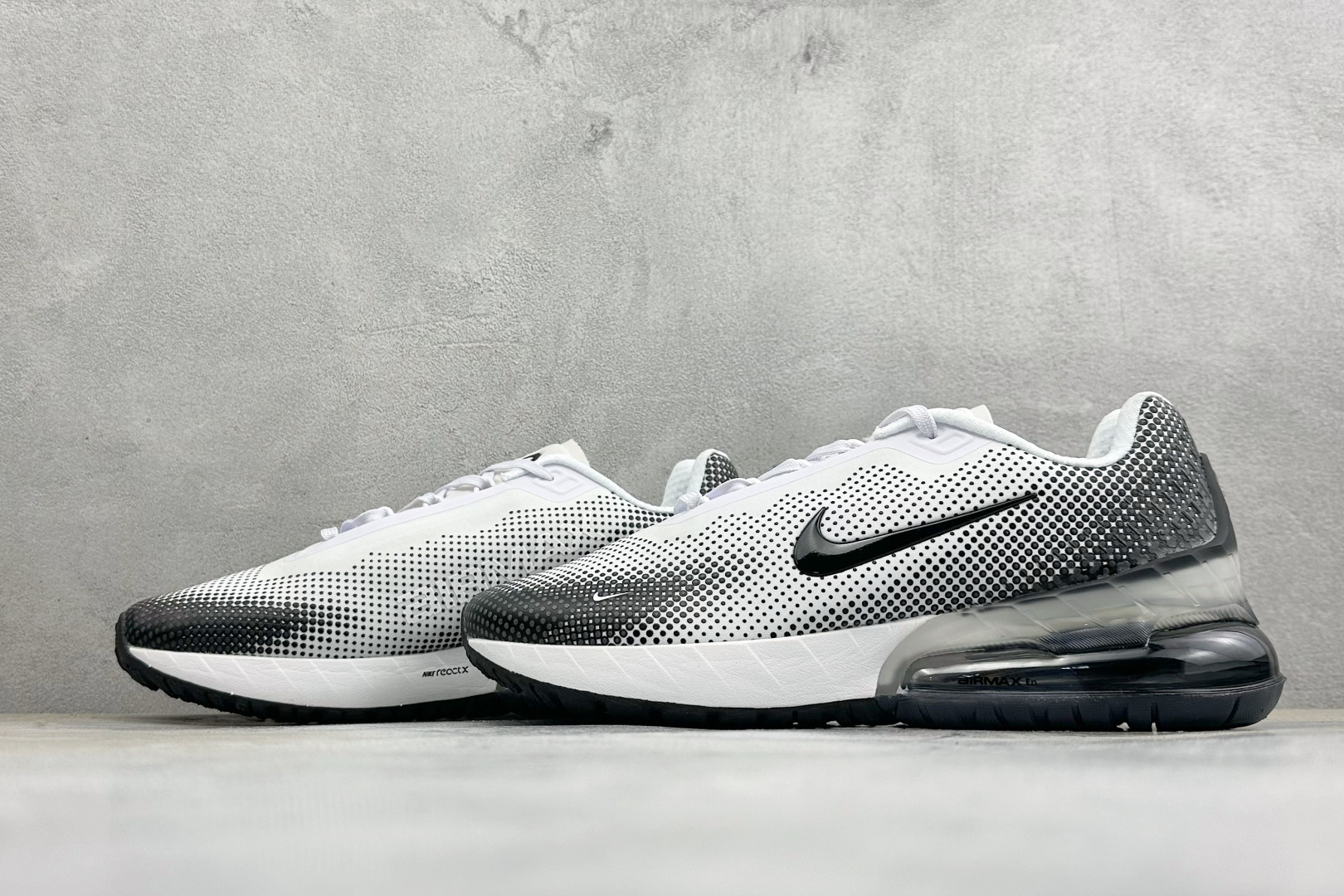 福利特价 Nike Air Max Phoenix 复古子弹气垫运动跑步鞋 货号：FZ5307-103 尺码：36-46