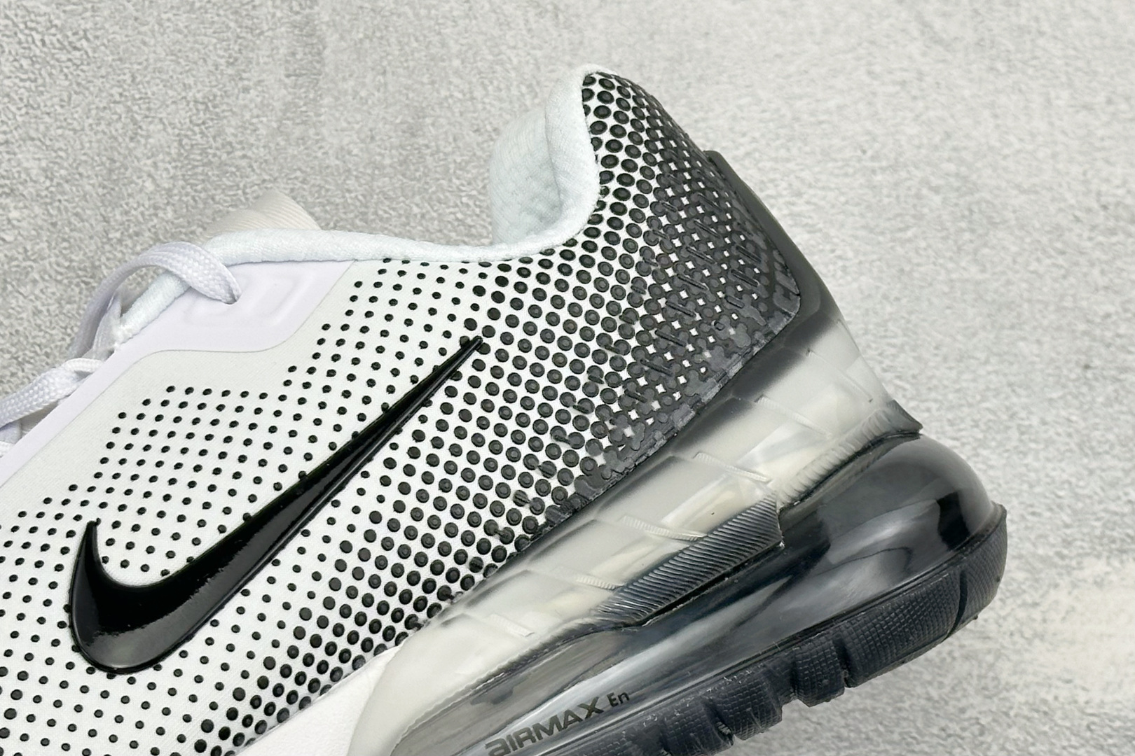 福利特价 Nike Air Max Phoenix 复古子弹气垫运动跑步鞋 货号：FZ5307-103 尺码：36-46