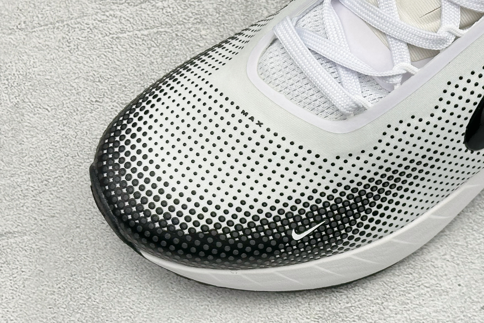 福利特价 Nike Air Max Phoenix 复古子弹气垫运动跑步鞋 货号：FZ5307-103 尺码：36-46
