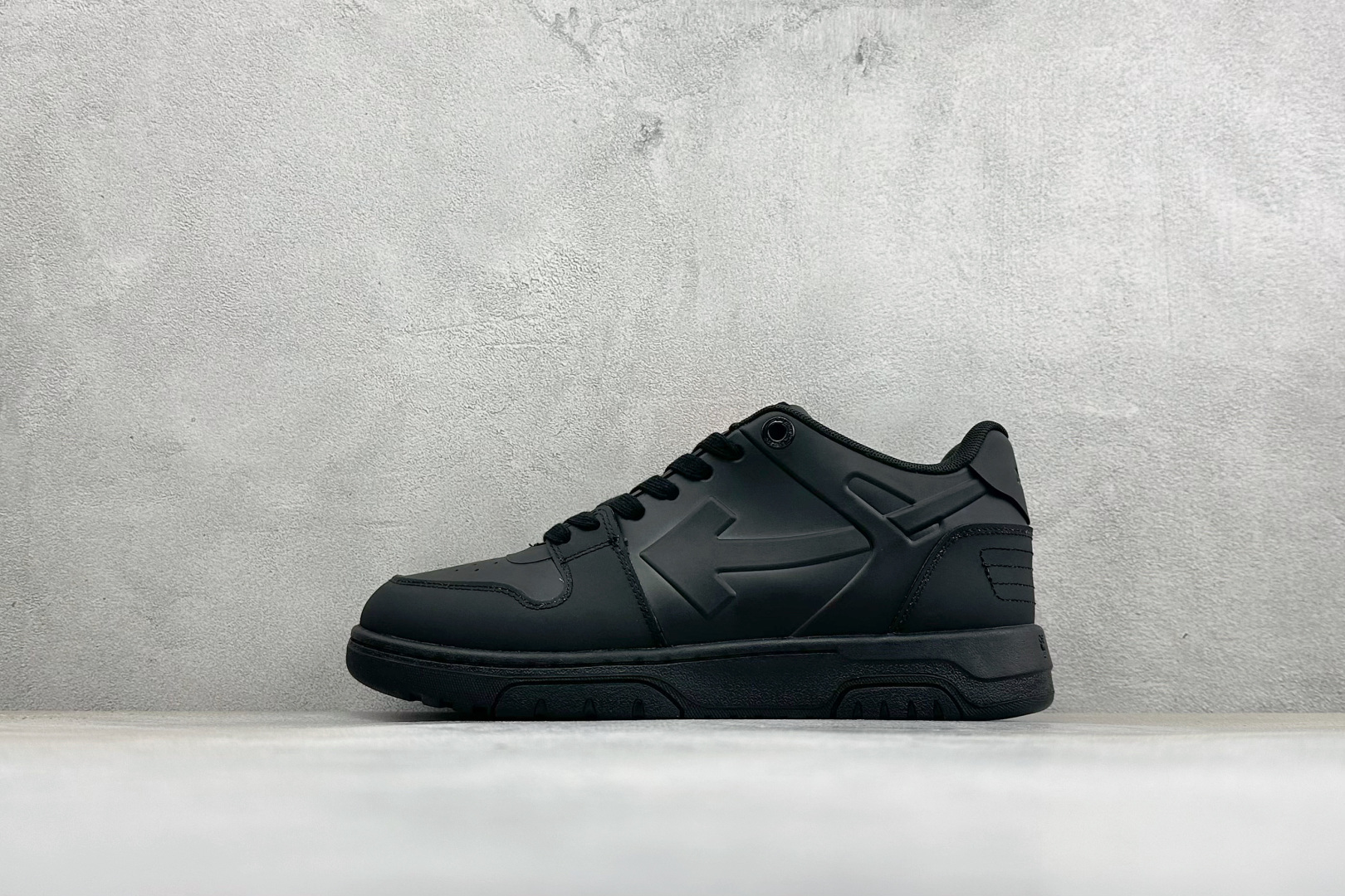 S版 OFF-White C/O VirGil Abloh 时尚百搭休闲鞋 独家首发新款 采用环保牛剖革组合网织布鞋面材
