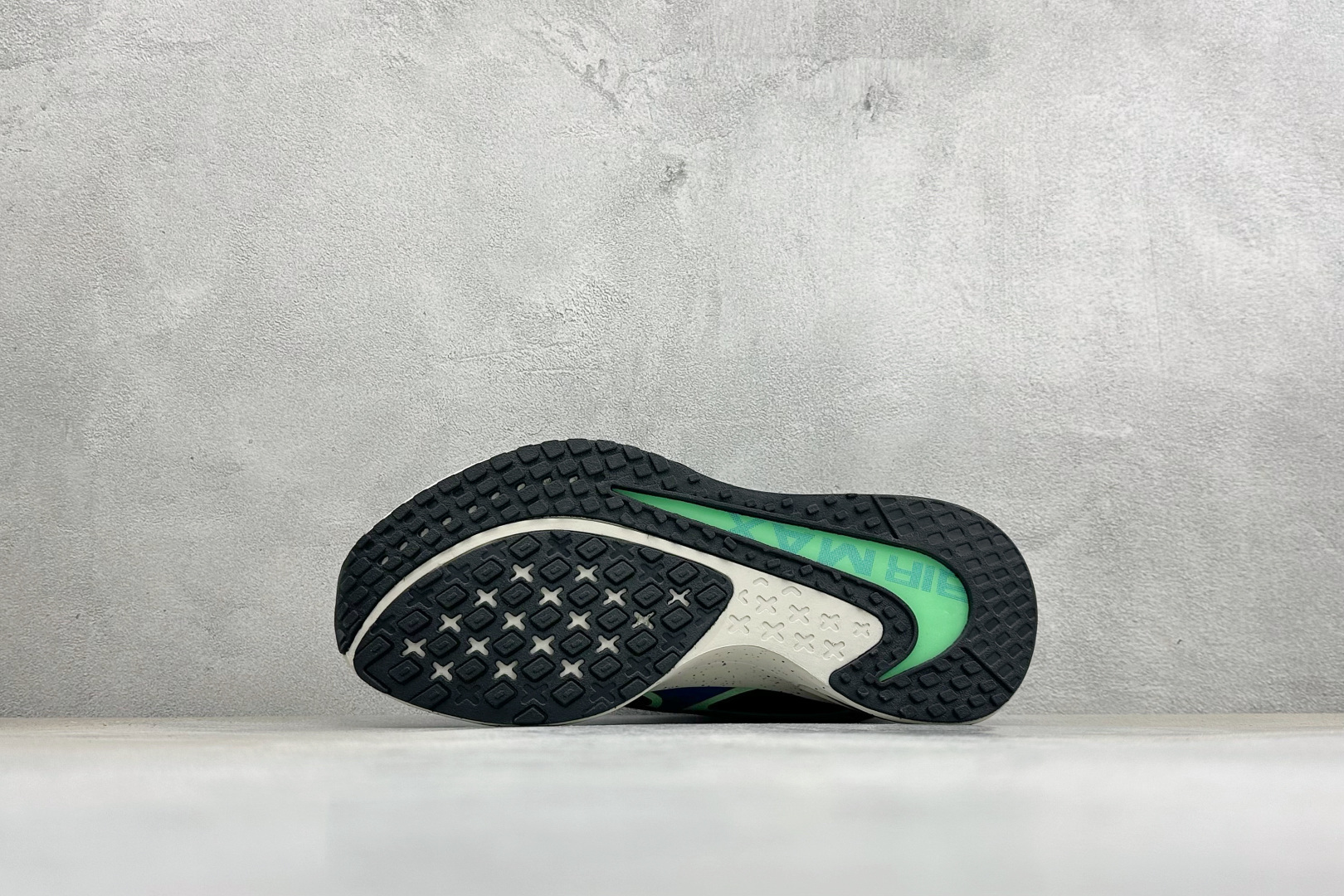 JW版Nike Air Max Metro 舒适轻盈 防滑耐磨运动低帮跑步鞋 货号：IW4935-012 尺码：36-4