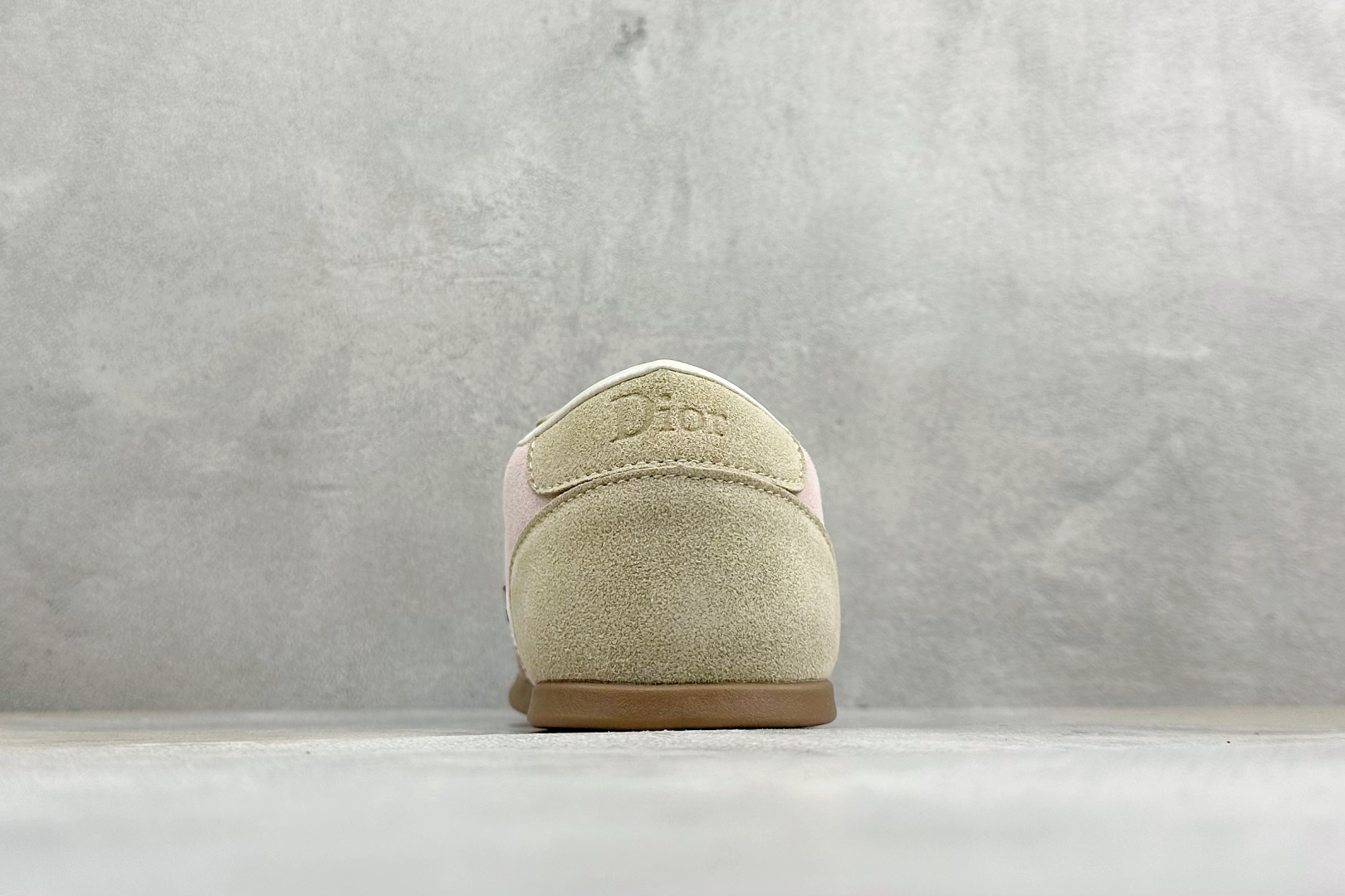 DIOR迪奥 Ribbon 绒面小牛皮 圆头系带 标志刺绣 低帮板鞋 尺码：36-41 