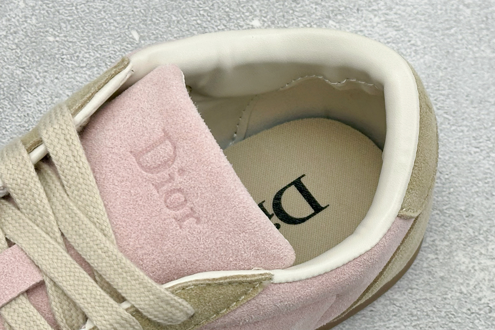 DIOR迪奥 Ribbon 绒面小牛皮 圆头系带 标志刺绣 低帮板鞋 尺码：36-41 
