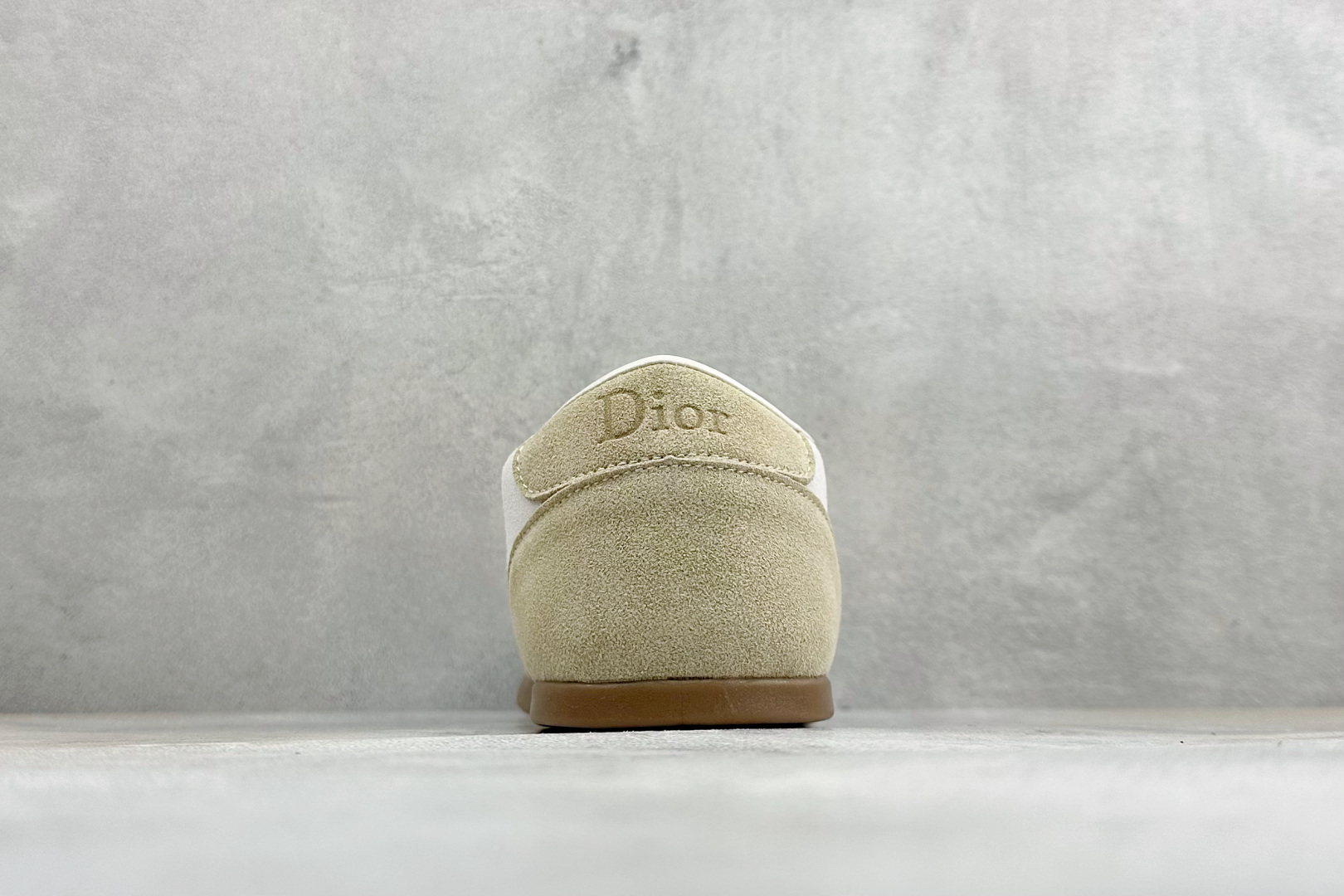 DIOR迪奥 Ribbon 绒面小牛皮 圆头系带 标志刺绣 低帮板鞋 尺码：36-45 
