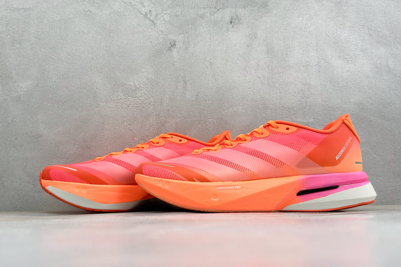 Adidas Adizero Boston 13 阿迪透气低帮跑步鞋 货号：LB8524 尺码：36 36.5 37 3