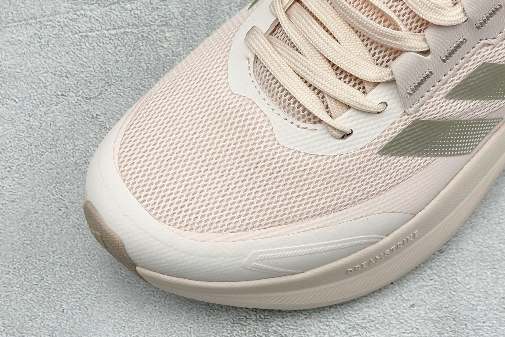 Adidas Dreamcushion 阿迪透气缓震休闲运动鞋 货号：KJ8009 尺码：36 36.5 37 38 3