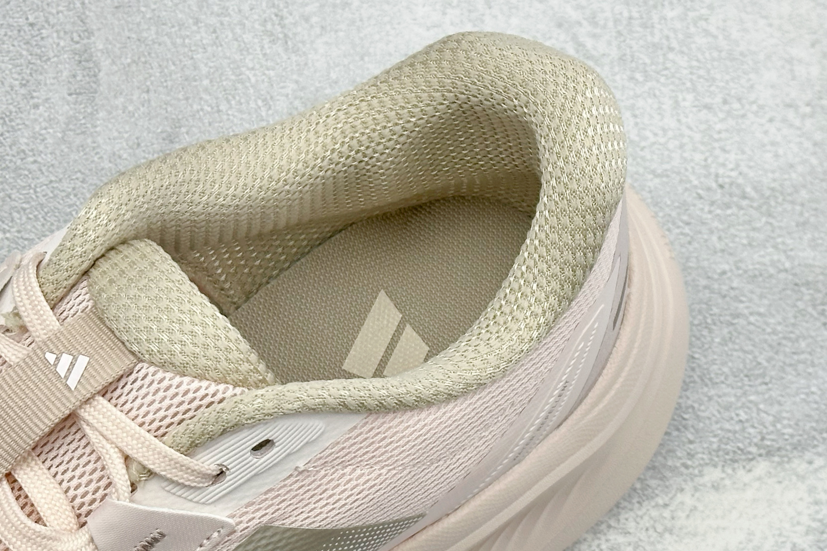 Adidas Dreamcushion 阿迪透气缓震休闲运动鞋 货号：KJ8009 尺码：36 36.5 37 38 3